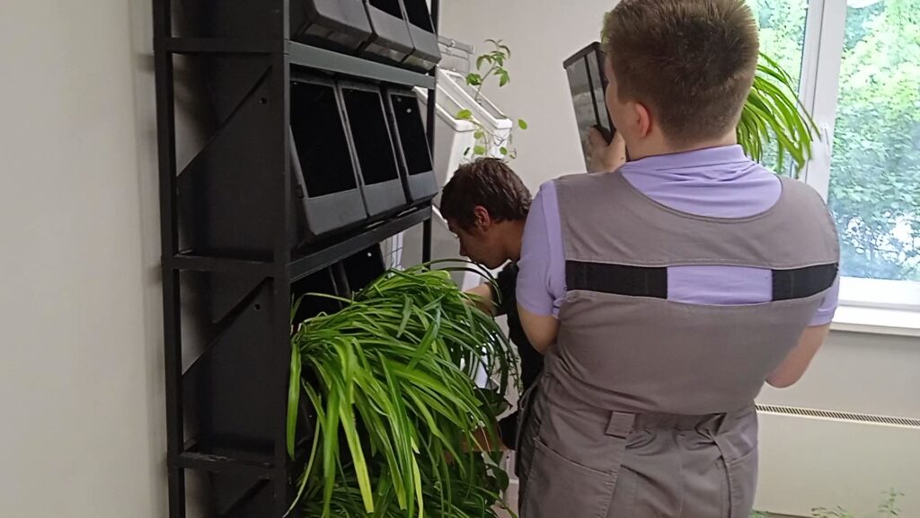 Мастер класс по высадке растений в модули редкого полива в "зеленой мастерской БФ Круг